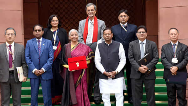 Budget 2026: తక్షణ ఊరట నుంచి భవిష్యత్ వృద్ధికి పాలసీ బ్రిడ్జ్