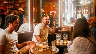 రైల్వే ట్రాక్ దాటుతున్న ఘోరం.. ఒక్కసారిగా గాలిలో ఎగిరిపడ్డ మహిళ.. ఎలాగో తెలిస్తే షాక్..!