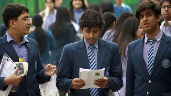 CBSE 10th Class Exams 2026: తొలి విడత బోర్డు పరీక్షలు రాస్తేనే.. రెండో విడత రాసేందుకు అనుమతి.. విద్యార్ధులకు CBSE క్లారిటీ
