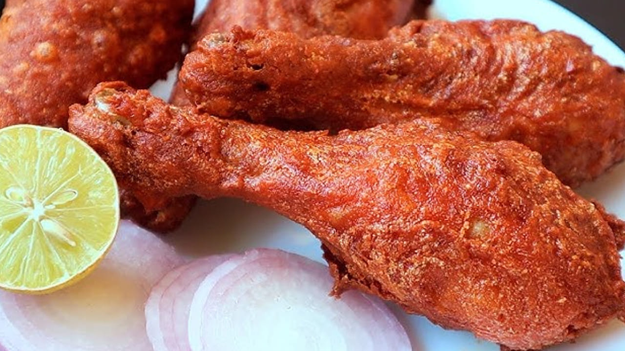 గుండె సమస్యలు ఉన్నవారు చికెన్ లెగ్ పీస్‌కు ఎంత దూరం ఉంటే అంత మంచిది. ఎందుకంటే ఇందులో కొలెస్ట్రాల్ స్టాయిలు పుష్కలంగా ఉంటాయి. అందువలన దీనిని తినడం వలన ఇది కొలెస్ట్రాల్ స్థాయిలను పెంచి, అధిక బరువు, ఊబకాయానికి దారి తీస్తుంది. అంతే కాకుండా గుండె సమస్యలు కూడా అధికం అయ్యే ఛాన్స్ ఉంది. 