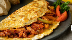 చికెన్ ఆమ్లెట్ ఇలా వేసి తింటే.. జన్మలో మర్చిపోరు