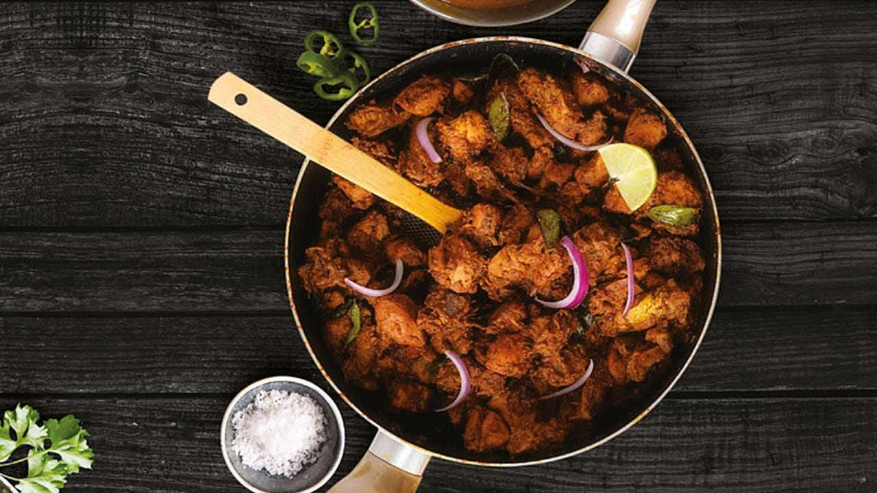 నాన్ వెజ్ తో  కొన్ని రకాల ఫుడ్స్ ను అస్సలు తినకూడదు. తింటే, లేని పోనీ సమస్యలు వస్తాయి. ఏ ఫుడ్స్ తినకూడదు? తింటే ఏం జరుగుతుందో ఇక్కడ తెలుసుకుందాం.. 