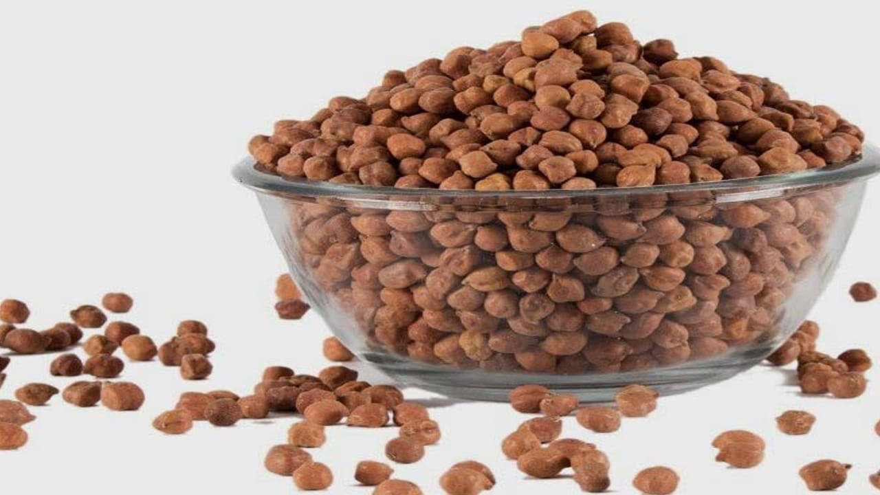 నానబెట్టిన నల్ల శనగల్లో యాంటీఆక్సిడెంట్లు, ఫైటోన్యూట్రియెంట్లు పుష్కలంగా ఉంటాయి. రక్తం గడ్డకట్టకుండా నిరోధించే ముఖ్యమైన ఖనిజాలు కూడా వాటిలో ఉంటాయి.  శనగల్లో యాంటీఆక్సిడెంట్లు పుష్కలంగా ఉంటాయి, ఇవి మిమ్మల్ని ఎక్కువ కాలం కడుపు నిండి ఉంచుతాయి, అనారోగ్యకరమైన చిరుతిళ్లను నివారించడంలో మీకు సహాయపడతాయి. 