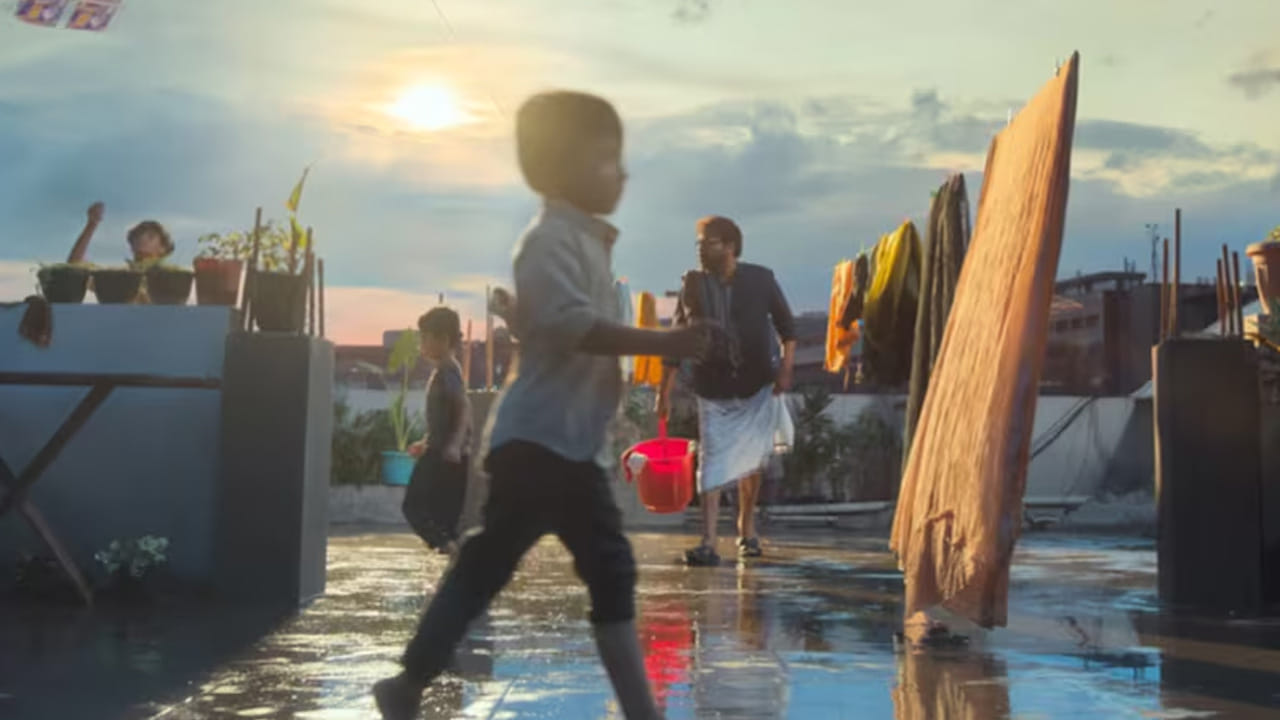 ప్రస్తుతం బాక్సాఫీస్ వద్ద బోర్డర్ 2 సినిమా దూసుకుపోతుంది. ఎలాంటి అంచనాలు లేకుండా విడుదలై భారీ విజయాన్ని సాధించింది. కానీ మీకు తెలుసా..2026లో సూపర్ హిట్ అయిన ఓ సినిమా గురించి. ప్రస్తుతం ఆ మూవీ ఏకంగా రూ.350 కోట్లకు పైగా వసూళ్లు రాబట్టింది. ఆ మూవీ గురించి అసలు విషయాలు తెలుసుకుందామా.