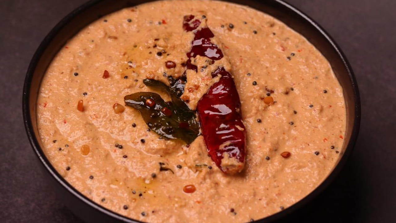 ఆకలి వేస్తే ఏదోకటి తినాలనిపిస్తుంది. ఇక కొందరికి కారంగా తినాలనిపిస్తూ ఉంటుంది. అలాంటి సమయంలో పల్లీల చట్నీ చేసుకుని తింటే మీరు మంచి భోజనం తిన్నామనే ఫీలింగ్ కూడా ఉంటుంది.