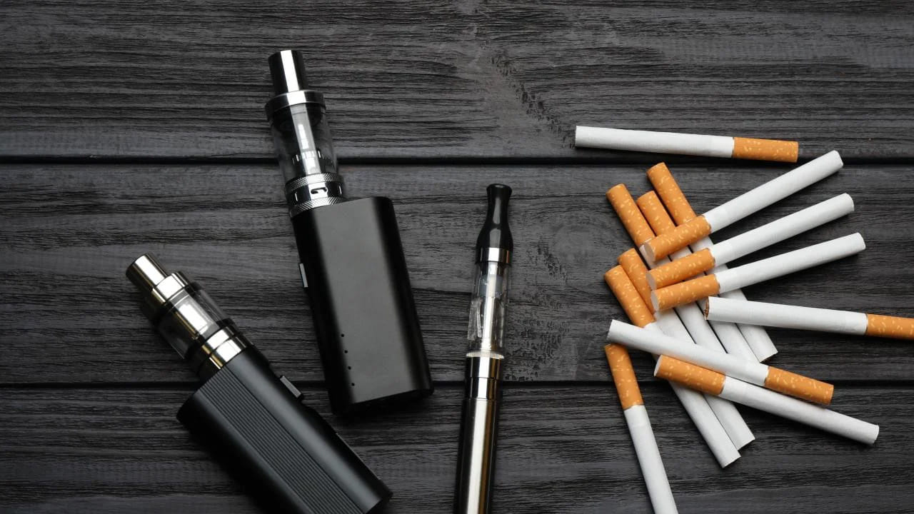 సిగరెట్ పొడవు, ఫిల్టర్‌ను బట్టి బడ్జెట్ పన్ను శ్లాబులను పొగాకు ఉత్పత్తులపై సవరించారు. ఇక వాటిపై సెస్ పెంచడంతో సిగరెట్ తయారీ కంపెనీలపై పన్ను భారం పెరిగింది. దీంతో  కంపెనీలు ఈ అదనపు ఖర్చులను నేరుగా వినియోగదారులకు బదిలీ చేస్తున్నాయి. దీంతో రూ.10 విలువ చేసే సిగరెట్ రూ.13కి పెరిగింది. 
