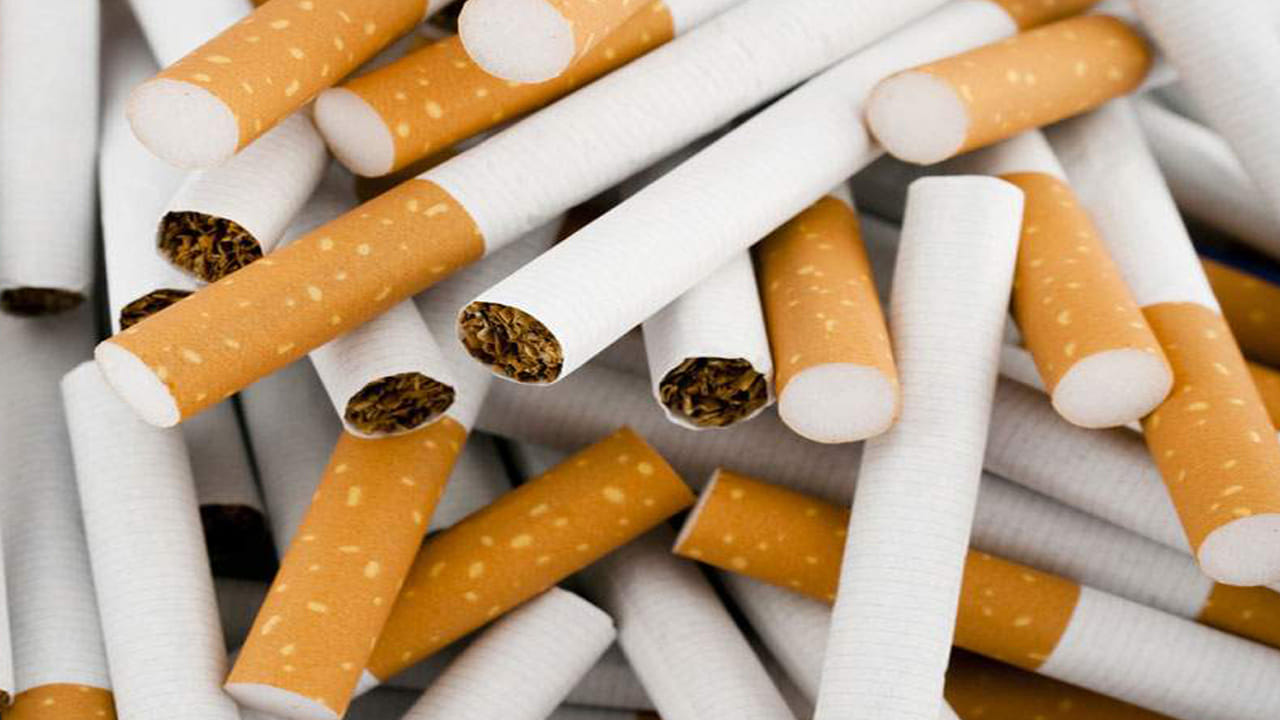 ఇక 75 నుండి 85 మిమీ సిగరెట్ల ధరలు 22 నుండి 28 శాతం పెరిగాయి. దేశంలో ధూమపానం వల్ల ఎన్నో కుటుంబాలను నష్టపోతున్నాయి. ధూమపానం వల్ల క్యాన్సర్, ఇతర అనారోగ్య సమస్యలు రావడం వల్ల ఇబ్బందులు ఎదుర్కొంటున్నారు. దీంతో ధరలు పెంచడం వల్ల ధూమపానంకు దూరం అవుతారని కేంద్రం భావిస్తోంది.
