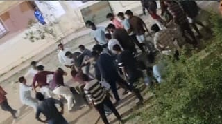 కోడి కూర కోసం కొట్లాట.. పుర్రెలు పుచ్చకాయల్లా పగిలేలా కొట్టుకున్న విద్యార్థులు..!