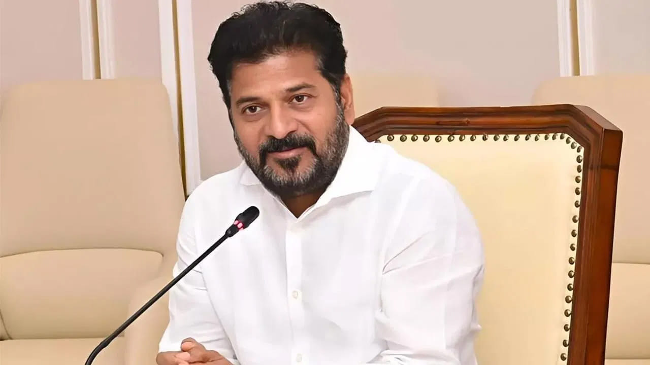 CM Revanth Reddy : డేటా సెంటర్లకు భూ కేటాయింపుల విషయంలో అధికారులకు సీఎం రేవంత్ కీలక ఆదేశాలు!