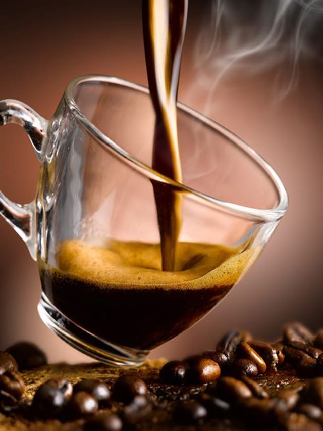 కాఫీ తాగేటప్పుడు ఈ తప్పులు చేయకండి.. ఎందుకంటే?