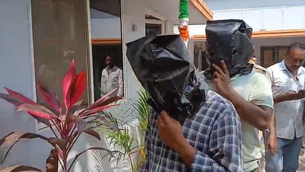 కొత్తరకం కేటుగాళ్లు.. అమ్మాయిలతో చాటింగ్ చేసే వాళ్లే టార్గెట్.. వీళ్లు మామూలోళ్లు కాదండోయ్..