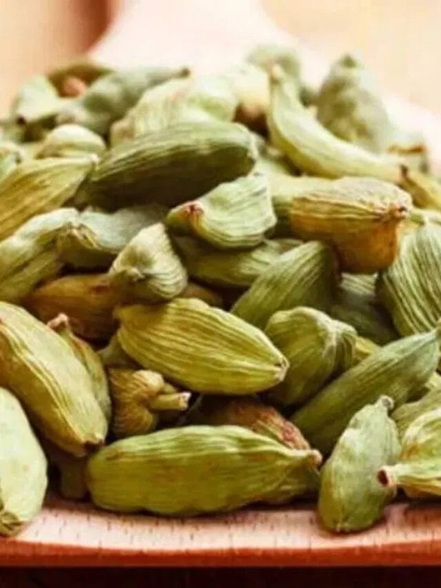 రాత్రి పడుకునే ముందు 2 యాలకులు వేసుకున్నారంటే..