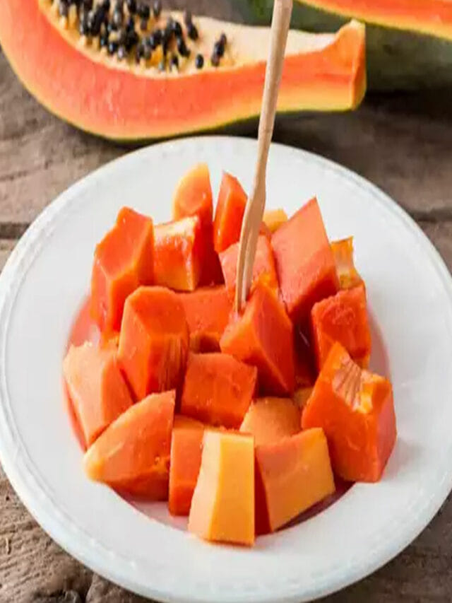 రాత్రి పూట బొప్పాయి పండు తింటే ఏమౌతుందో తెలుసా..?