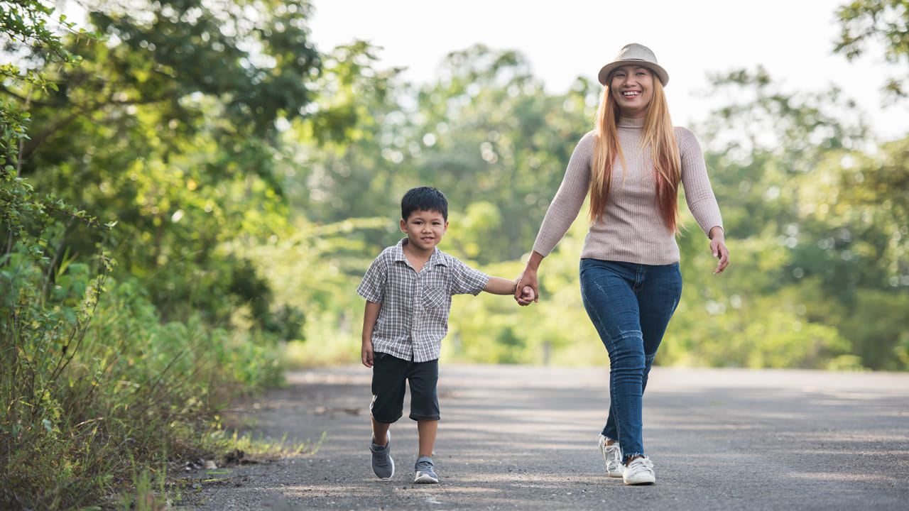 5 - 12 ఏళ్ల వయస్సున్నవారు: పిల్లల ఎదుగుదలకు, శారీరక దృఢత్వానికి నడక చాలా అవసరం. ఈ వయసు పిల్లలు రోజుకు కనీసం 60 నిమిషాలు నడవాలి. కేవలం నడకే కాకుండా ఆటపాటల ద్వారా కూడా ఈ సమయాన్ని పూర్తి చేయవచ్చు.

