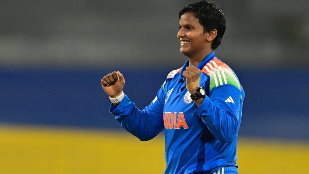 ICC W Rankings : ఒక్క పాయింట్ తేడా..ఆస్ట్రేలియా స్టార్ను వెనక్కి నెట్టి అగ్రస్థానం కైవసం చేసుకున్న భారత బౌలర్