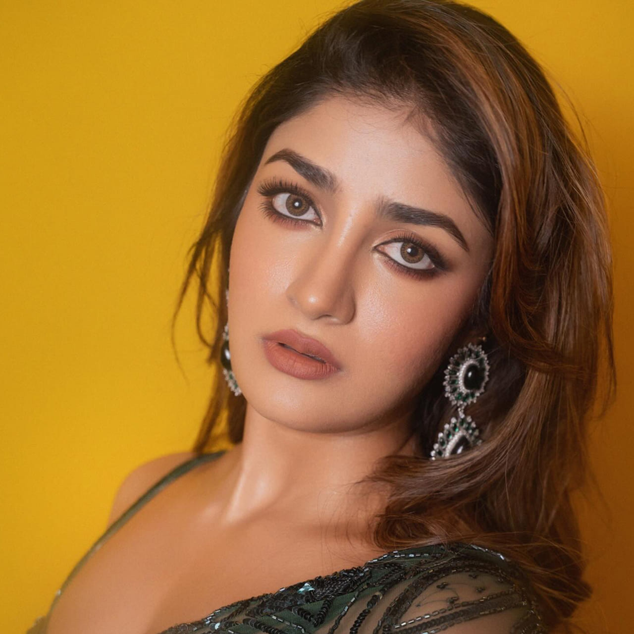 గల్ఫ్ అనే సినిమాతో ఇండస్ట్రీకి పరిచయం అయ్యింది అందాల భామ డింపుల్ హయాతి. 2017 విడుదలైన ఈ సినిమా ఆశించిన స్థాయిలో విజయం సాధించలేదు.. ఆతర్వాత ఈ ముద్దుగుమ్మ 2019లో యురేక సినిమాలో నటించింది. ఈ సినిమా కూడా పెద్దగా ఆకట్టుకోలేకపోయింది. 