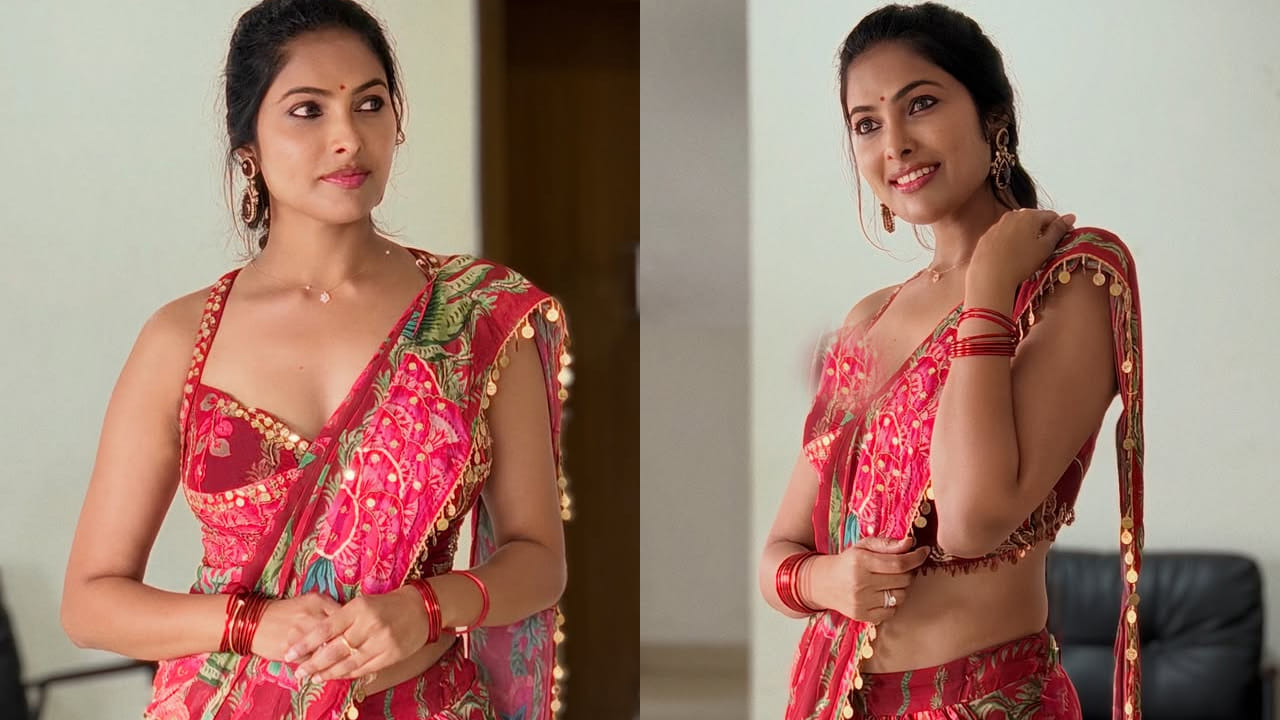 టాలీవుడ్ నటి, బిగ్ బాస్ ఫేమ్ దివి వాద్య గురించి ప్రత్యేకంగా చెప్పాల్సిన పని లేదు. అందం, అభినయం ఈ ముద్దుగుమ్మ సొంతం. తన అంద చందాలతో నెట్టింట తెగ హల్ చల్ చేస్తుంది. తాజాగా ఈ అమ్మడు పింక్ కలర్ ట్రెడిషనల్ డ్రెస్‌లో కనిపించి ప్రతి ఒక్కరినీ ఆకట్టుకుంది. ప్రస్తుతం దీనికి సంబంధించిన పిక్స్ నెట్టింట తెగ వైరల్ అవుతున్నాయి.