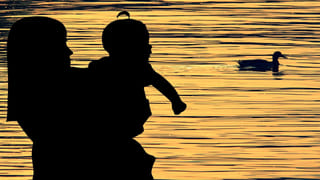 Vizag: రోడ్డు పక్కన మురుగు కాలువ నుంచి బరా.. బరా అని చప్పుళ్లు.. ఏంటా అని చూడగా..