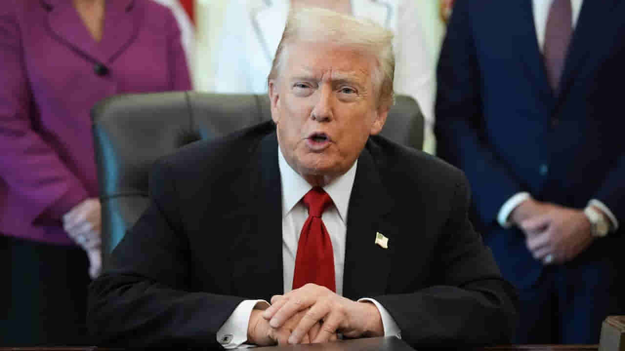 మరో షాకిచ్చిన డొనాల్డ్ ట్రంప్.. 10 నుంచి 15 శాతానికి సుంకాల పెంపు!