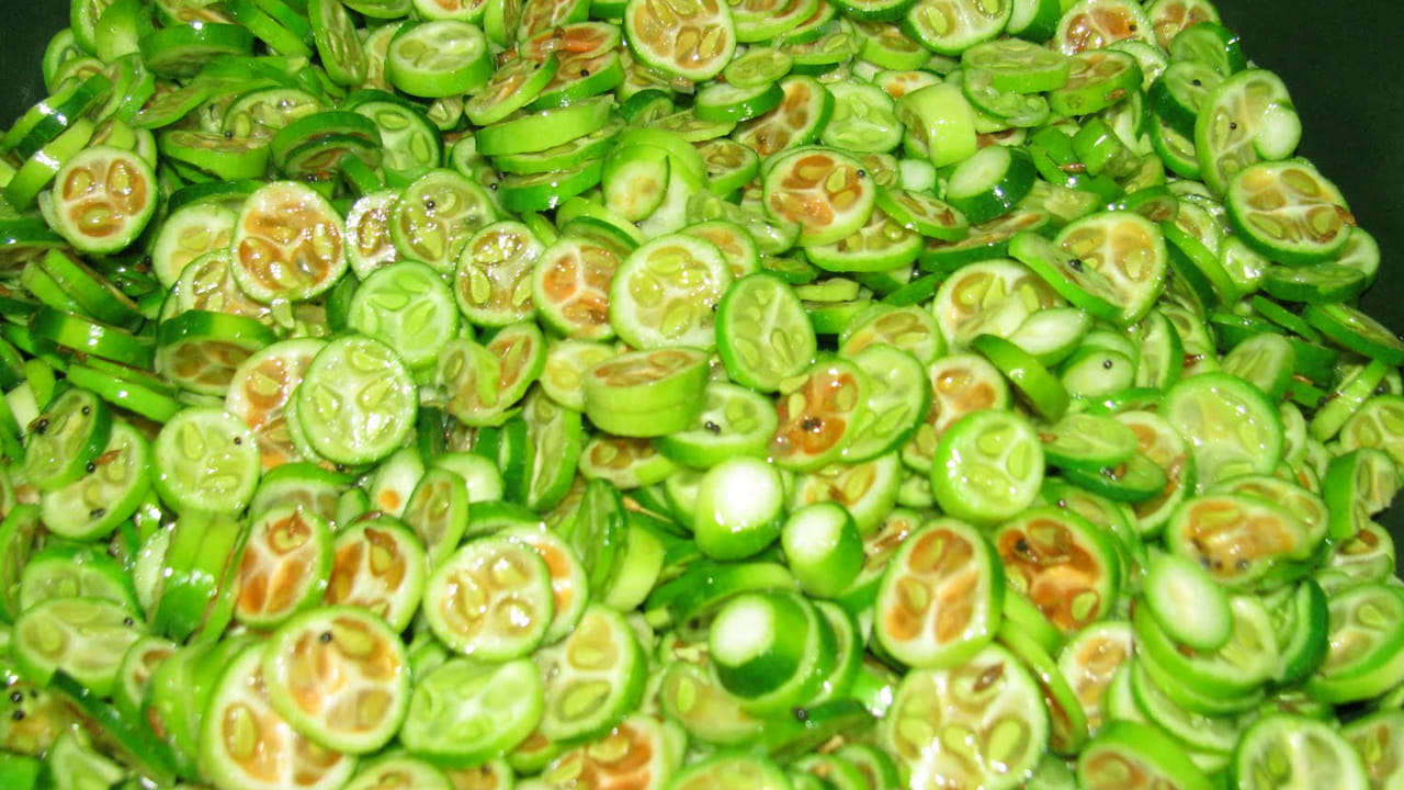 దొండకాయల్లో విటమిన్ సి ఎక్కువగా ఉంటుంది. దీనిని తిన్న తర్వాత రోగనిరోధక శక్తి కూడా పెరుగుతుంది. ఇంకా చెప్పాలంటే, లో బీపీ ఉన్న వాళ్ళకి ఇది మంచి ఫుడ్ అని చెప్పాలి. కాబట్టి, దీనిని తినడం అలవాటు చేసుకోండి. 