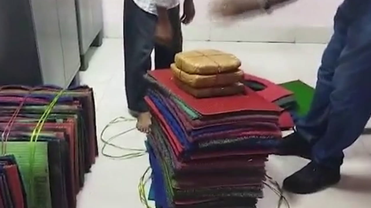 Andhra: బయట నుంచి చూడ్డానికి నిజంగా డోర్ మ్యాట్సే.. కానీ లోపల మాత్రం…