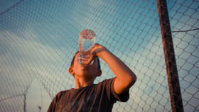 చల్లని నీళ్లా..? గోరువెచ్చని నీళ్లా..? ఉదయాన్నే ఏవి తాగితే మంచిది