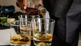 ఈ 3 లక్షణాలు కనిపిస్తే వెంటనే మద్యం మానేయండి.. లేకుంటే ప్రమాదమే!