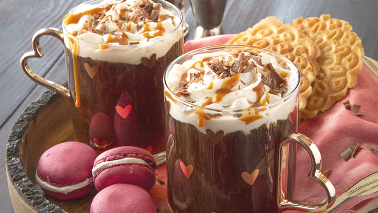 
 చక్కెరలు ఉన్న ఆహారాలు: సోడాలు, ఎనర్జీ డ్రింక్స్ మీ కాలేయాన్ని ఎంతగా దెబ్బ తీస్తాయో తెలుసా? మీరు తీసుకునే ఈ డ్రింక్స్ , ఫుడ్స్ కొవ్వుగా మార్చి మీ లివర్ ను దెబ్బతీస్తాయి.