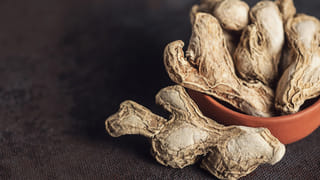 Dry Ginger: రోజుకో చిన్న ముక్క తిన్నారనుకోండి.. పొట్ట ఐస్‌లా కరగాల్సిందే