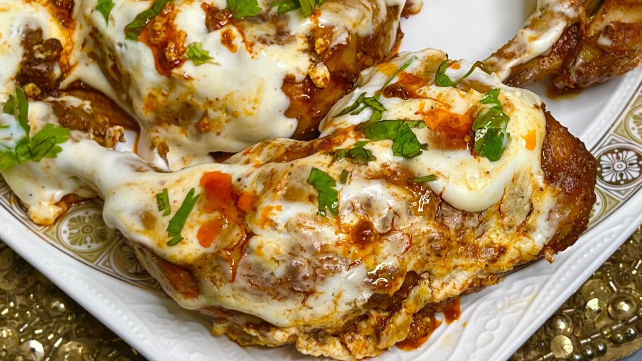 తయారీ విధానం : ముందుగా బౌల్ తీసుకోవాలి. అందులో  పెరుగు, అల్లం వెల్లుల్లి పేస్ట్, కారం, మిరియాల పొడి, నిమ్మరసం, చిటికెడు పసుపు , రుచికి సరిపడ ఉప్పు వేసి మంచిగా కలుపుకోవాలి.  ఇప్పుడు ఈ మిశ్రమాన్ని ఐదు నిమిషాలు పక్కన పెట్టుకోవాలి.