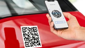 ఈ చిన్న స్టిక్కర్ మీ బండికుంటే.. ప్రాణాలకు డోకాలేనట్టే!