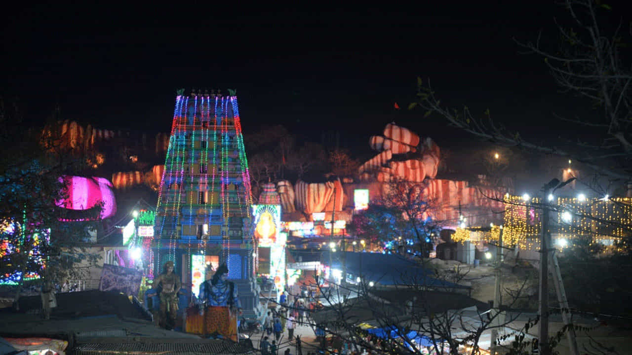 మరో మహా జాతరకి సిద్ధం..
తెలంగాణలో అతిపెద్ద గిరిజన జాతరగా పేరుగాంచిన మేడారం సమ్మక్క సారక్క జాతర ముగిసిన తర్వాత.. రాష్ట్రవ్యాప్తంగా భక్తుల దృష్టి ఇప్పుడు ఏడుపాయల వైపు మళ్లింది. మహాశివరాత్రి సందర్భంగా జరిగే ఈ జాతర రాష్ట్రంలో రెండవ అతిపెద్ద జాతరగా ఖ్యాతి పొందింది.
