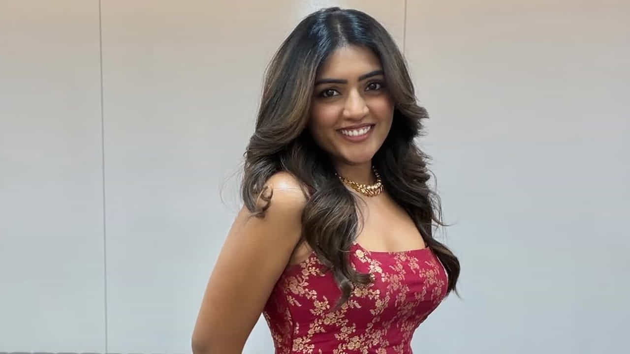 లైఫ్ ఈజ్ బ్యూటిఫుల్ సినిమాతో తెలుగు వెండితెరకు పరిచయమైన ముద్దుగుమ్మ ఈషా రెబ్బా. ఈ అమ్మడు చేసింది తక్కువ సినిమాలే అయినా తన అంద చందాల మంది ఇమేజ్ క్రియేట్ చేసుకుంది. అంతక ముందు అనే సినిమాతో హీరోయిన్గా తన కెరీర్ స్టార్ట్ చేసింది.