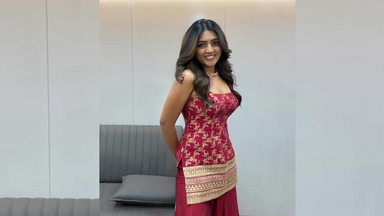 ముఖ్యంగా తెలుగులో చాలా సినిమాల్లో నటించినప్పటికీ ఈ అమ్మడుకు ఆశించిన స్థాయిలో అవకాశాలు రావడం లేదని చెప్పాలి. దీంతో తమిళ, మలయాళం వైపు వెళ్లి అక్కడే వరసగా సినిమాలు చేస్తూ తన కంటూ ప్రత్యేక గుర్తింపు సంపాదించుకుంటుంది. ఇక రీసెంట్గా ఈ బ్యూటీ తెలుగులో ఓం శాంతి శాంతి శాంతి: మూవీలో నటించి, మరోసారి తెరపై సందడి చేసింది.