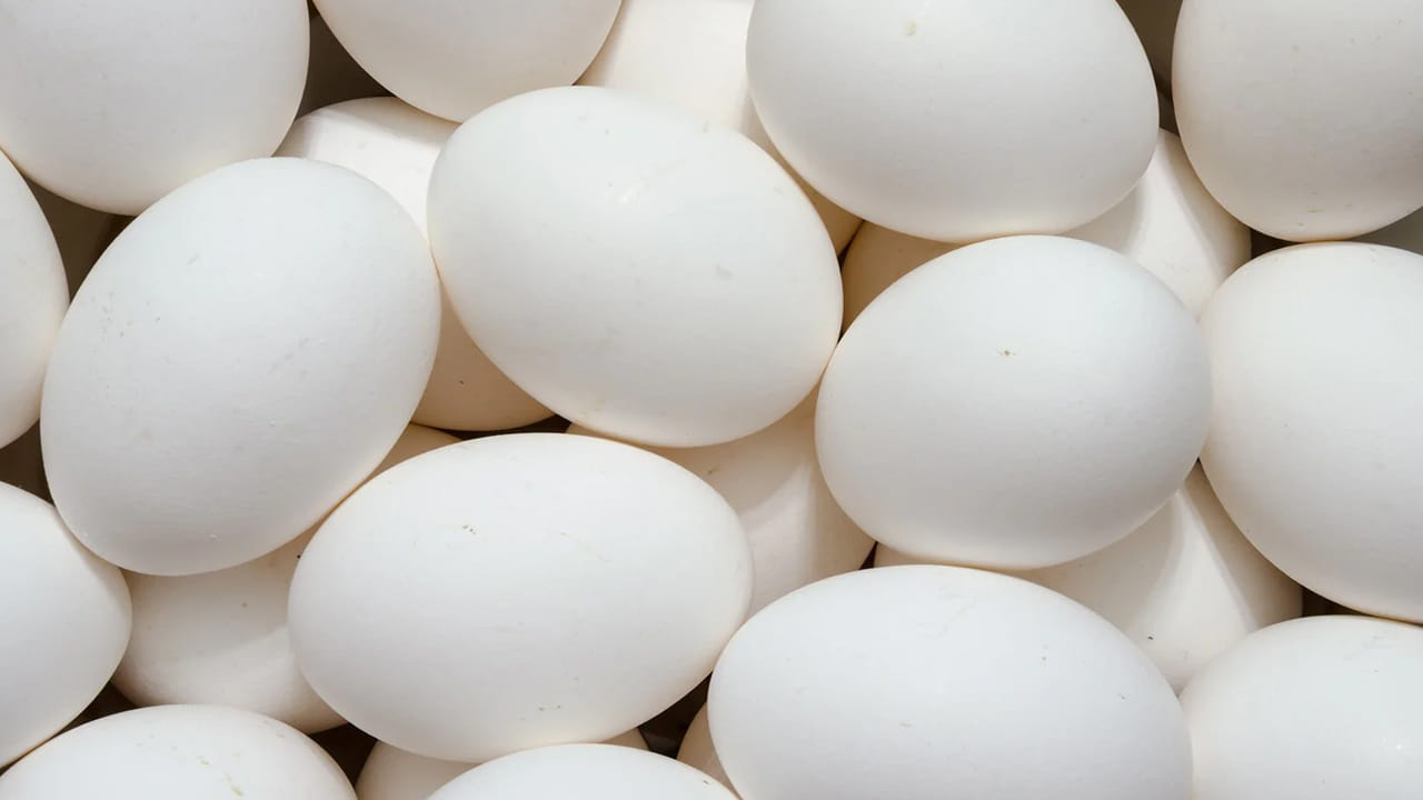 ఎముకల బలం: గుడ్లలో విటమిన్ డి,  కాల్షియం ఎక్కువగా ఉండటం  వలన ఎముకలను బలంగా ఉంచుతాయి. 
