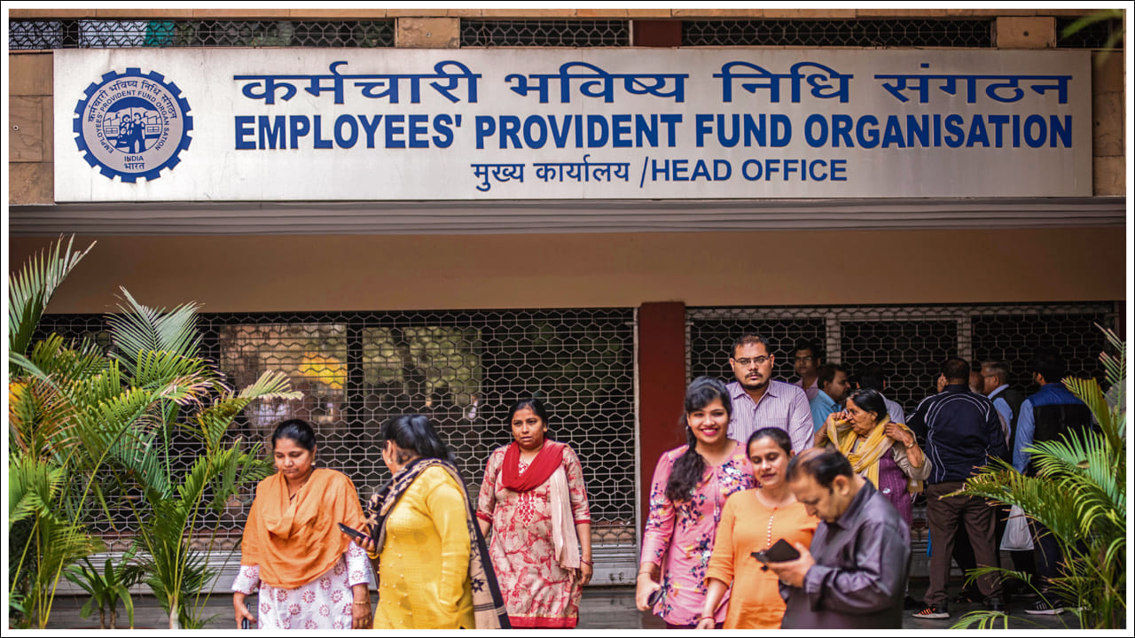  కొత్త నిర్ణయం ఏమిటి?: కార్మిక మంత్రిత్వ శాఖ 7.11 లక్షల మూసివేసిన ఖాతాలను రూ.1,000 లేదా అంతకంటే తక్కువ బ్యాలెన్స్‌తో ఉన్న ఖాతాల సమస్యను పరిష్కరించాలని నిర్ణయించింది. ఖాతాదారుడు మరణించినట్లయితే, ఆ మొత్తాన్ని వారి నామినీ లేదా చట్టపరమైన వారసుడికి అందిస్తారు. 