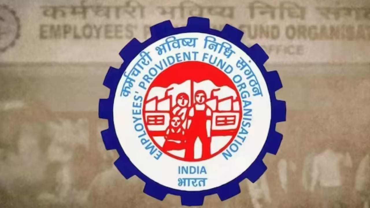 ఇక ఈఫీఎఫ్‌వో 3.0లో భాగంగా పెన్షన్ వ్యవస్థలో కూడా మార్పులు చోటుచేసుకున్నాయి. పెన్షనర్లు ఇకపై ఓ నిర్ధిష్ట బ్యాంకు లేదా శాఖపై ఆధారపడాల్సిన అవసరం లేదు. దేశంలోనే ఏదైనా షెడ్యూల్డ్ బ్యాంకు నుంచి పెన్షన్ పొందవచ్చు. వృద్ద పెన్షనర్లకు ఇది ప్రయోజనం చేకూర్చనుంది.  ఇక ఈపీఎఫ్‌వో 3.0లో మెంబర్ పాస్‌బుక్ లైట్ ఫీచర్ జొడించారు. దీని వల్ల పీఎఫ్ పాస్‌బుక్ ఈజీగా యాక్సెస్ చేసుకోవచ్చు.