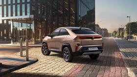 ఆఫర్‌ మామూలుగా లేదుగా.. ఈ కారుపై రూ.3,85,000 తగ్గింపు..