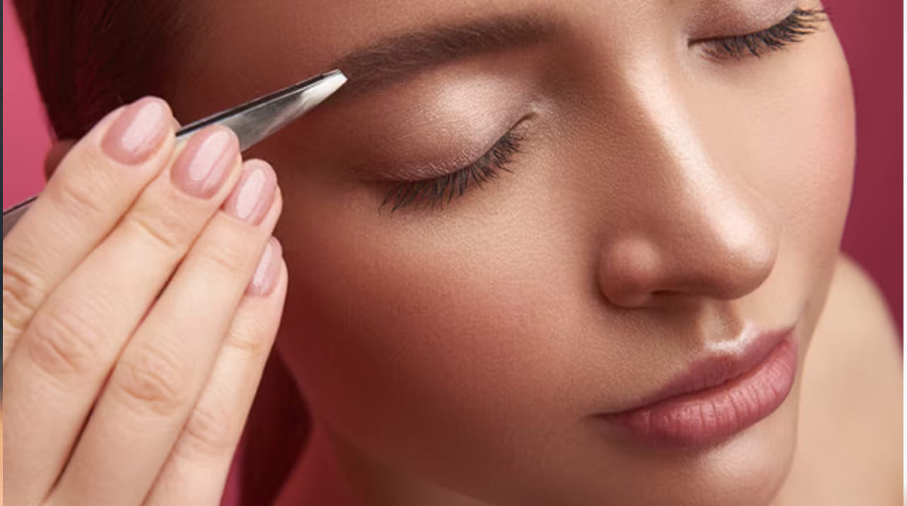   ఇక పురుషులకు మాత్రం ఇది మంచిది కాదు అని చెబుతున్నారు పండితుల, కనుబొమ్మలు కలిసి ఉన్నవారు తమ జీవితంలో కష్టపడి పని చేసినా అనేక సమస్యలు ఎదుర్కునే ఛాన్స్ ఉంటుందంట. చిన్న  చిన్న విషయాలకు సమస్యలు ఎదుర్కోవడం, కష్టానికి తగిన ఫలితం లభించకపోవడం, ఇలా అనేక ఇబ్బందులు ఎదుర్కోవాల్సి వస్తుందంట.