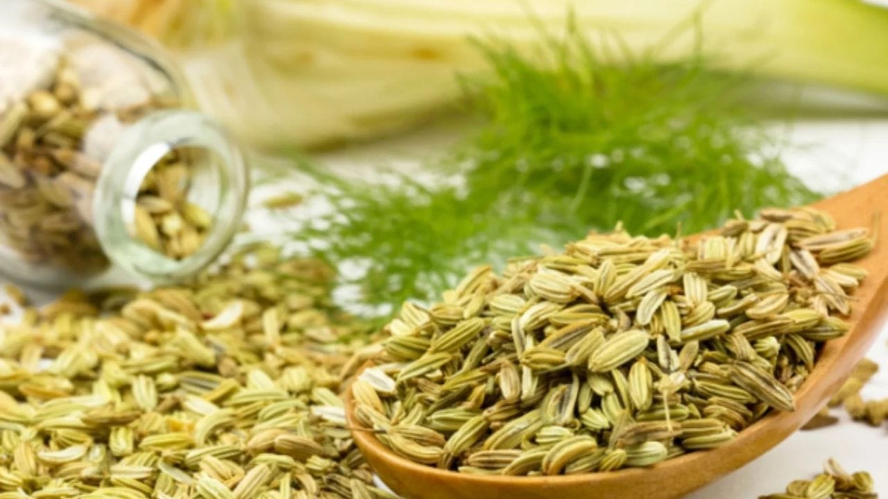 సోంపులో ఉండే ఫైబర్‌ గ్యాస్‌, జీర్ణసమస్యలను తొలగిస్తుంది. బీపీ, డయాబెటిస్‌ని కంట్రోల్‌ చేయడం సహాయపడుతుంది. బాలింతల్లో పాలు పెరగడానికి సోంపు మేలు చేస్తుంది. ఇందులోని యాంటీ ఆక్సిడెంట్లు చర్మంపై మొటిమలు రాకుండా రక్షిస్తుంది. ప్రతిరోజు ఒక టీస్పూన్ సోంపు ఆరోగ్యానికి మంచిది.