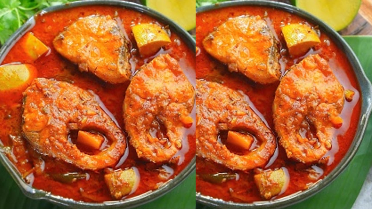 స్టెప్ - 3: ఇప్పుడు చేప ముక్కలను తీసుకుని, దానిలో కొద్దిగా నీళ్ళు పోసి, చింతచిగురును కూడా  వేసి, మూత పెట్టి సన్నటి   మంటపై ఉడికించాలి. చేప ముక్కలు మెత్తగా ఉడికి, నూనె పైకి తేలే వరకు పొయ్యి మీదే ఉంచి, దింపే ముందు కొత్తిమీరను చల్లుకుంటే మరింత రుచిగా ఉంటుంది. అంతే వేడి వేడి చింతచిగురు చేపల పులుసు రెడీ. 