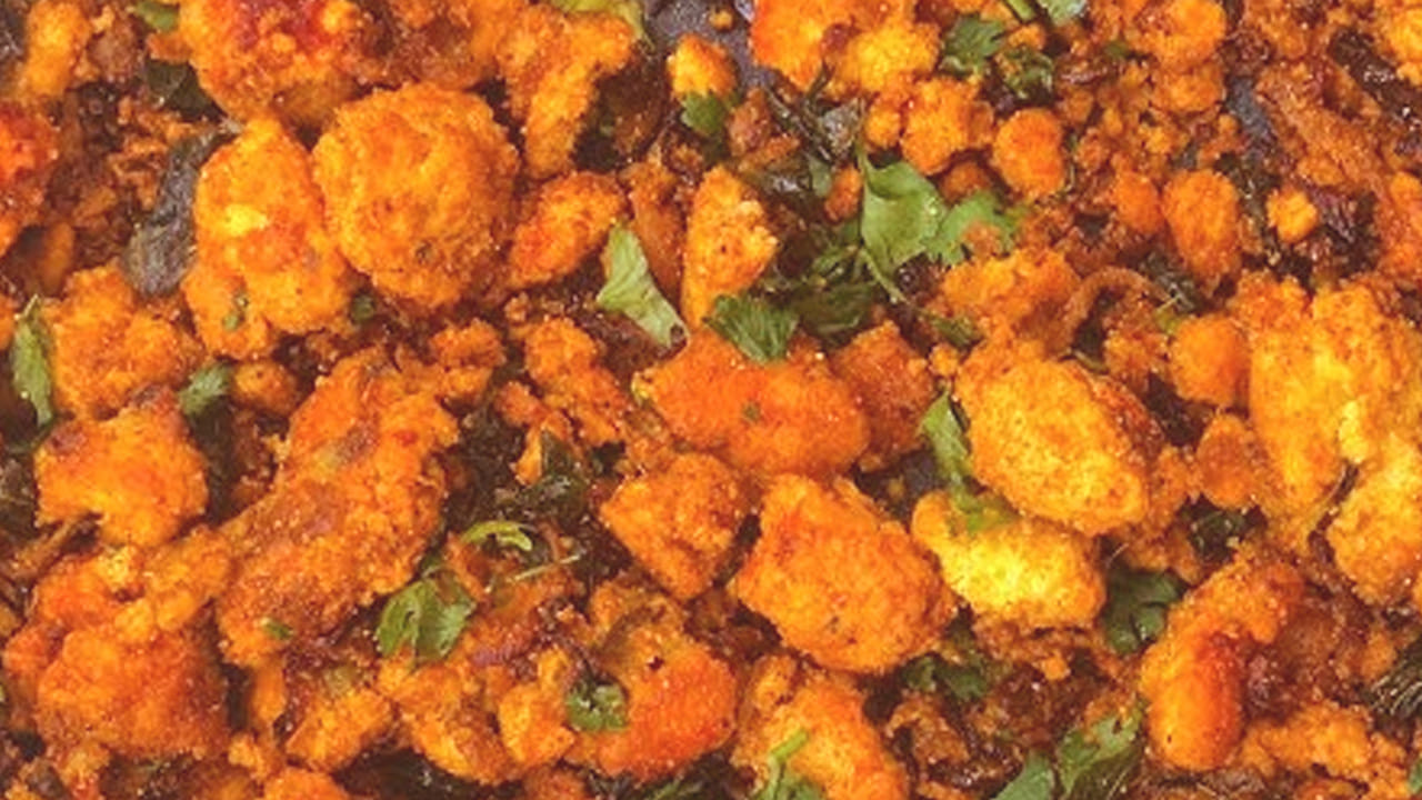 
ఇక ఇప్పుడు ఒక టేబుల్ స్పూన్ అల్లం వెల్లుల్లి పేస్ట్, పసుపు వేసి  బాగా వేయించాలి. ముందుగా పక్కన పెట్టుకున్న చేప జనను దానిలో వేసి బాగా మిక్స్ అయ్యేలా కలుపుకోవాలి. 
