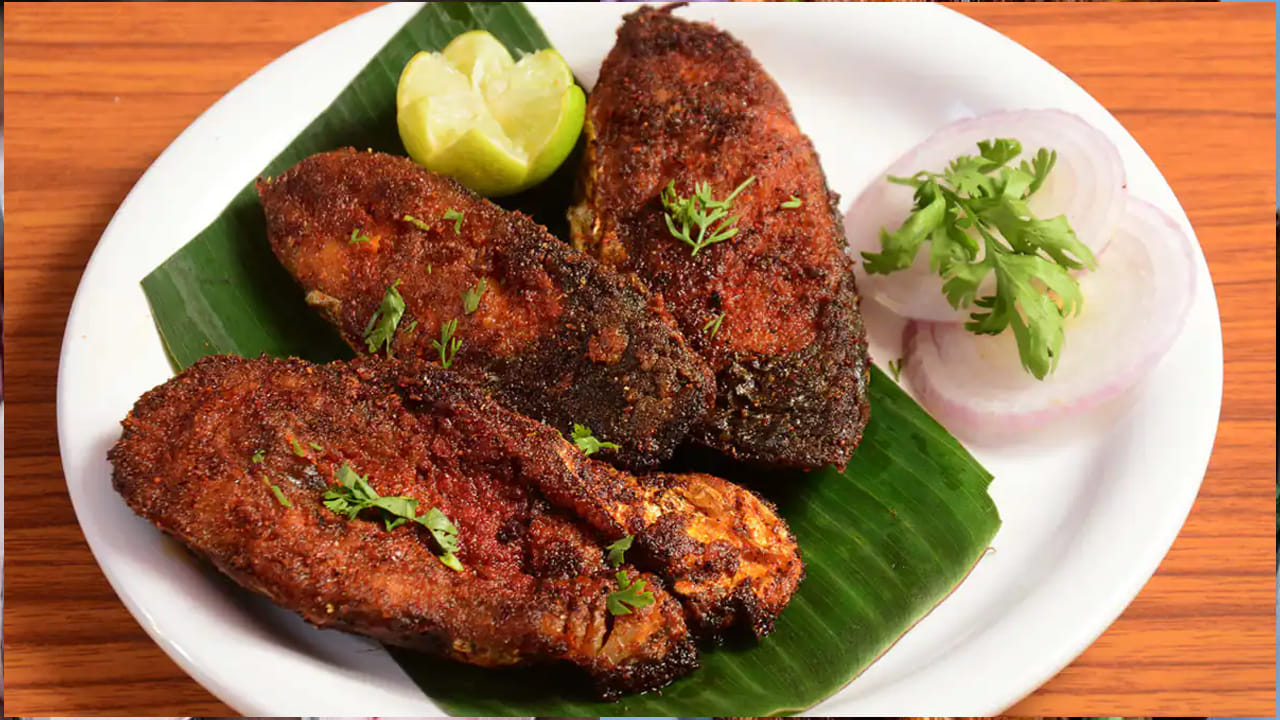 తయారీ విధానంలోకి వెళితే .. స్టవ్ ఆన్ చేసి, వీటన్నిటినీ మంచిగా వేయించుకోవాలి. తర్వాత వీటిని ఒక బౌల్‌లోకి తీసుకొని, చల్లారిన తర్వాత రోటీలో వేసి రుబ్బుకోవాలి. ఈ పొడిని మరో బౌల్‌లోకి తీసుకొని, అందులో కొంచెం ఉప్పు వేసి మంచిగా కలుపుకోవాలి. అంతే టేస్టీ మసాలా రెడీ.