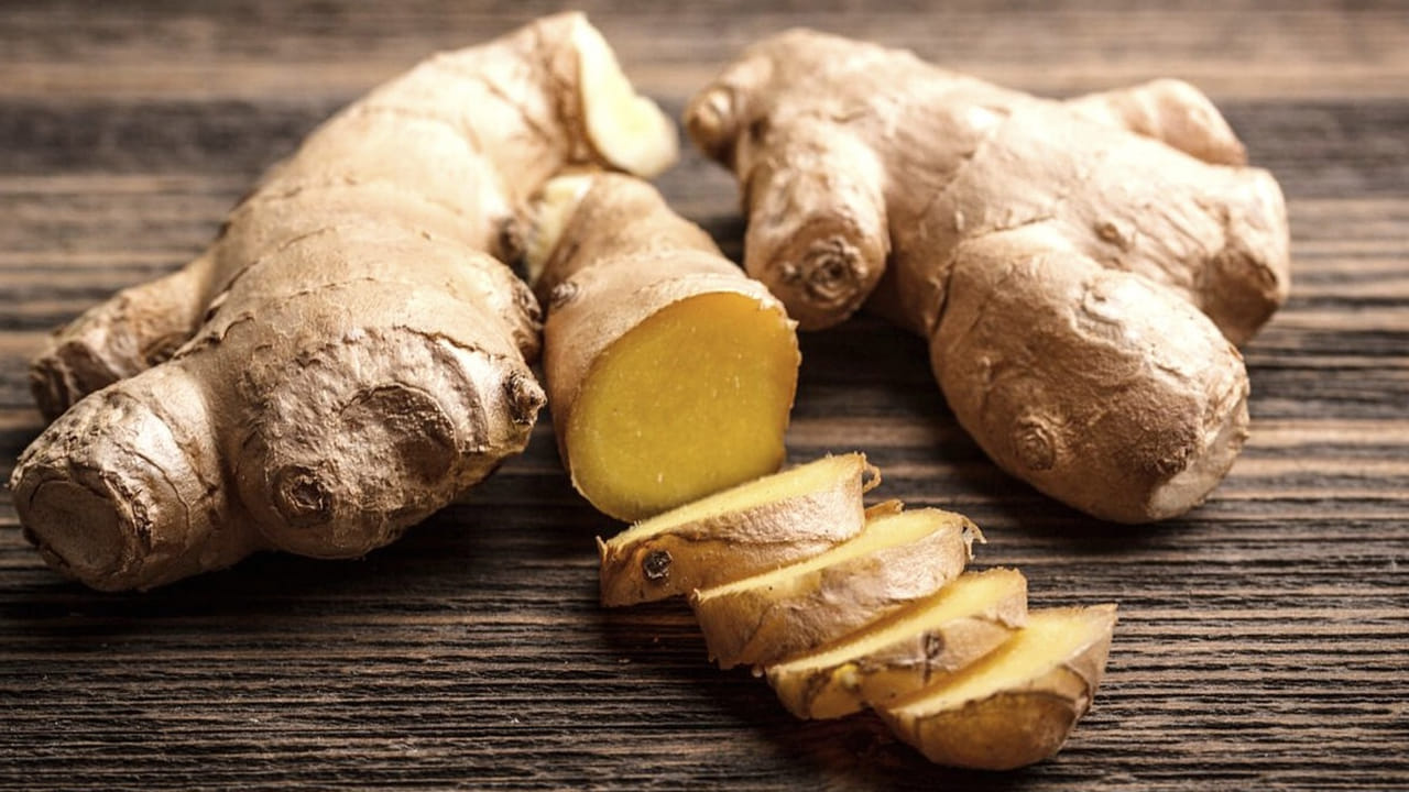  ఎండిపోయిన అల్లాన్ని కూరల్లో వేయకండి. అలా వేస్తే కూర కూడా రుచి మారిపోతుంది. అలాగే, దీనిలో ఉండేవి పోషకాలు కూడా నశిస్తాయి. అందుకే, ఎండిన అల్లాన్ని చాలా మంది పారేస్తారు. 
