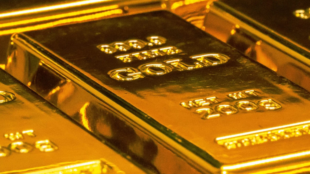 22 క్యారెట్ల బంగారం ధర వారం రోజుల్లో రూ.1400 పెరిగింది. ఇక ఢిల్లీలో 10 గ్రాముల 24 క్యారెట్ల స్వచ్చమైన బంగారం ధర ఫిబ్రవరి 15న రూ.1,57,900 వద్ద ప్రారంభమవ్వగా.. 21 నాటికి రూ.1,59,430కి చేరుకున్నాయి. అంటే రూ.1530 మేర పెరిగింది. ఇక 22 క్యారెట్ల ధర 15న రూ.1,44,750 వద్ద ఉండగా.. 21 నాటికి రూ.1,46,150కి చేరుకుంది.