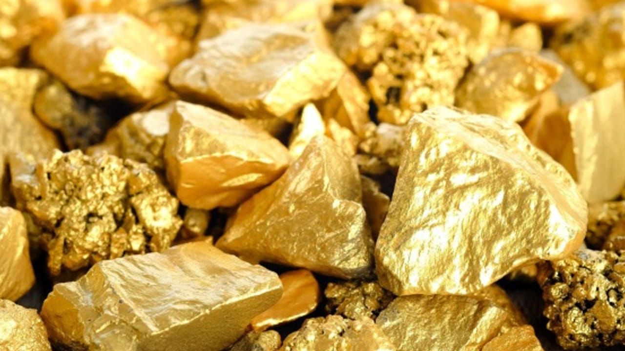 రష్యా : బంగారు నిక్షేపాలు అత్యధికంగా ఉన్న దేశంలో రష్యా రెండో స్థానంలో ఉంది.  ఇక్కడ సుమారు 11,100 టన్నుల బంగారు నిక్షేపాలు ఉన్నట్లు సమాచారం. 