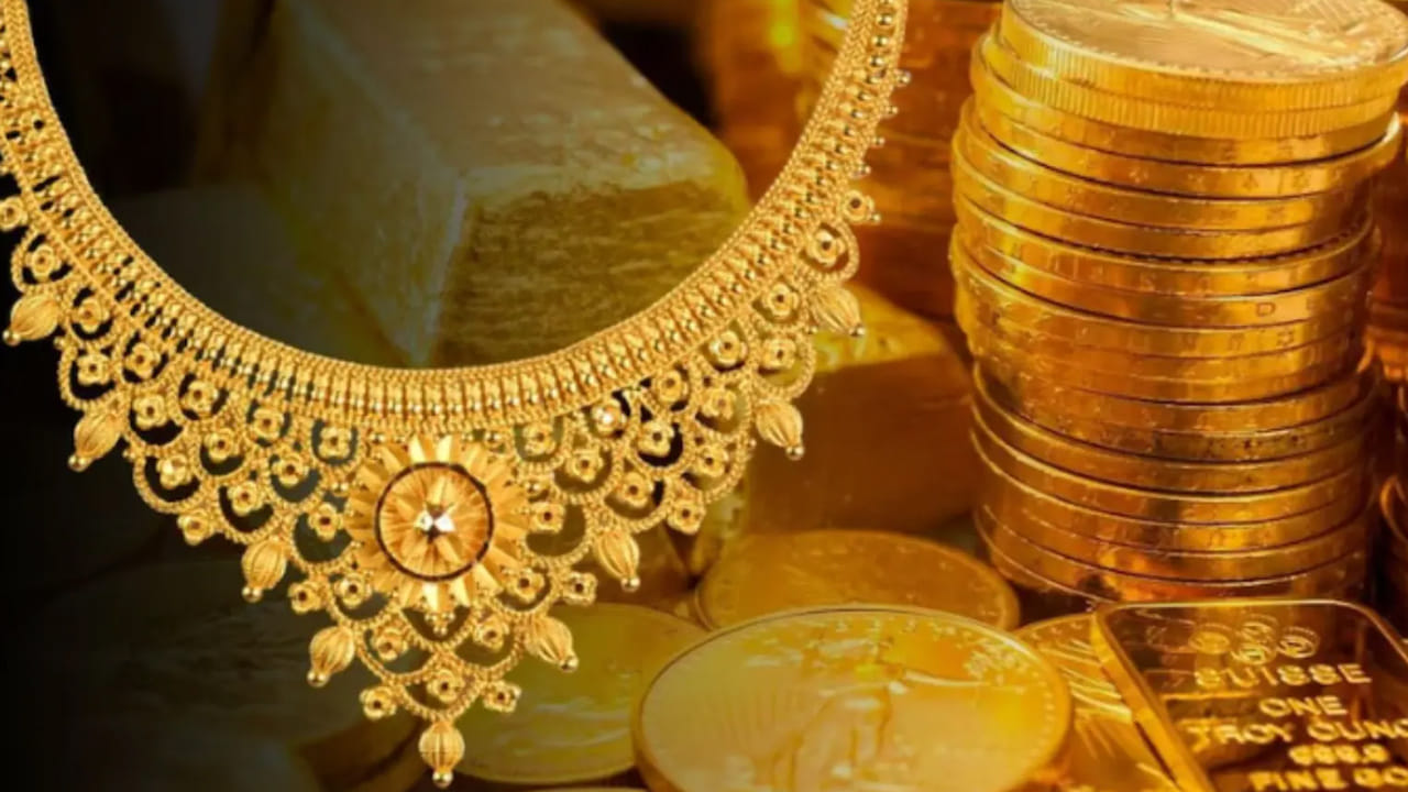 రెండు రోజుల్లో బంగారం ధరలు రూ.12,000 లకు పైగా పెరిగాయి, ప్రస్తుతం బంగారం రూ.1.65 లక్షలకు చేరుకుంది. దేశ ఫ్యూచర్స్ మార్కెట్, మల్టీ కమోడిటీ ఎక్స్ఛేంజ్‌లో కూడా ఇలాంటి పెరుగుదల కనిపిస్తోంది. డాలర్ క్షీణించి మధ్యప్రాచ్యంలో ఉద్రిక్తతలు పరిష్కారమయ్యే వరకు, బంగారం, వెండి ధరలు పెరుగుతూనే ఉంటాయని నిపుణులు భావిస్తున్నారు. 