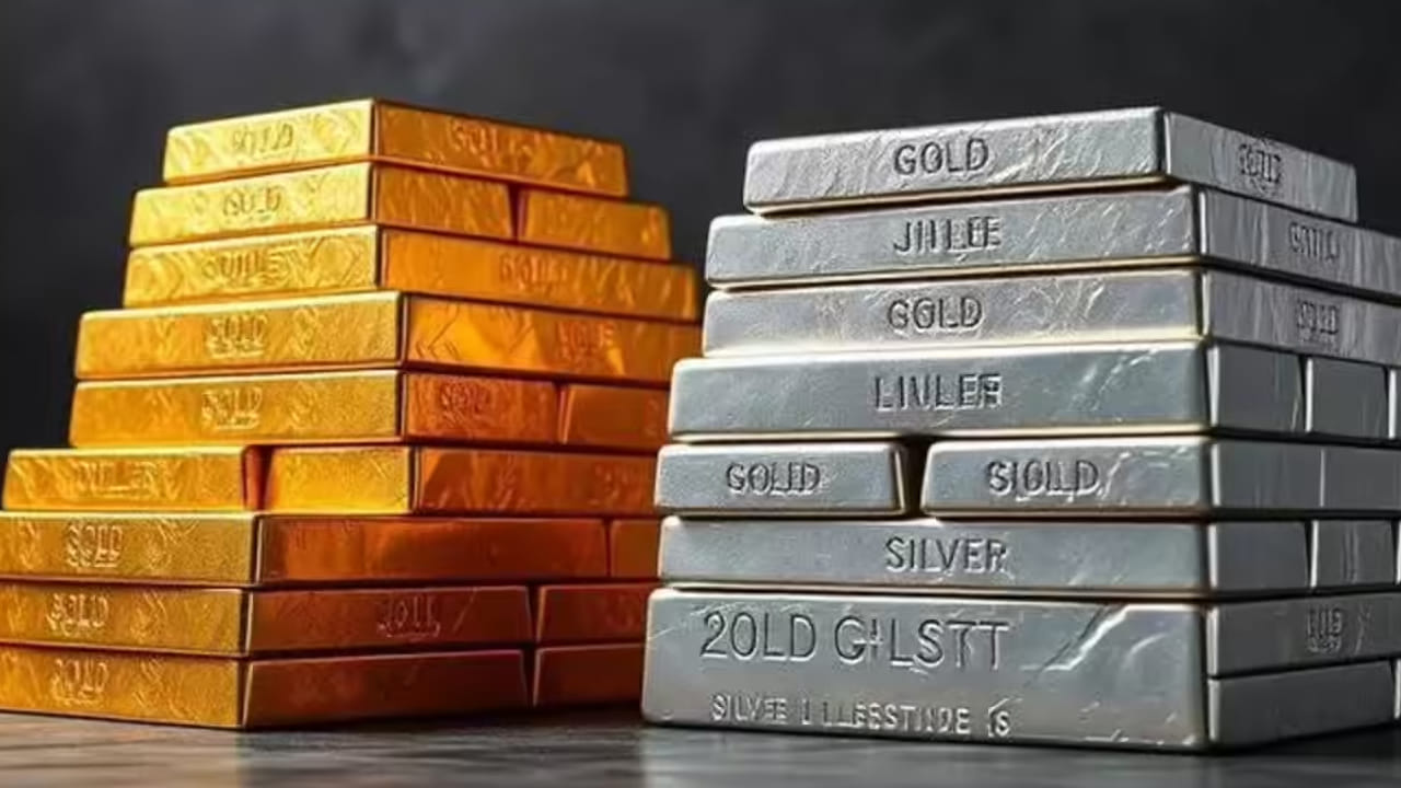 ఇక మార్కెట్లో అమ్మకాలు ఊపందుకోవడంతో వెండి ధరలు 36 కంటే ఎక్కువ పపడిపోయాయి. యూఎస్ ఫెడరల్ రిజర్వ్ చైర్మన్‌గా కెవిన్ వార్ష్‌ను నామినేట్ చేస్తున్నట్లు ట్రంప్ సన్నాహాలు చేస్తున్నట్లు వార్తలు వస్తున్నాయి. ఈ ప్రకటనే పడిసి ధరలు తగ్గడానికి కారణమవుతోంది. ఈ వార్త తర్వాత బంగారం ధరలు కుప్పకూలుతున్నాయి.
