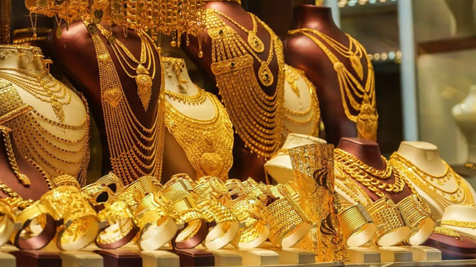 బడ్జెట్ వేళ బంగారం ధరలు భారీగా పతనం.. ఒకేసారి ఎంతంటే..?
