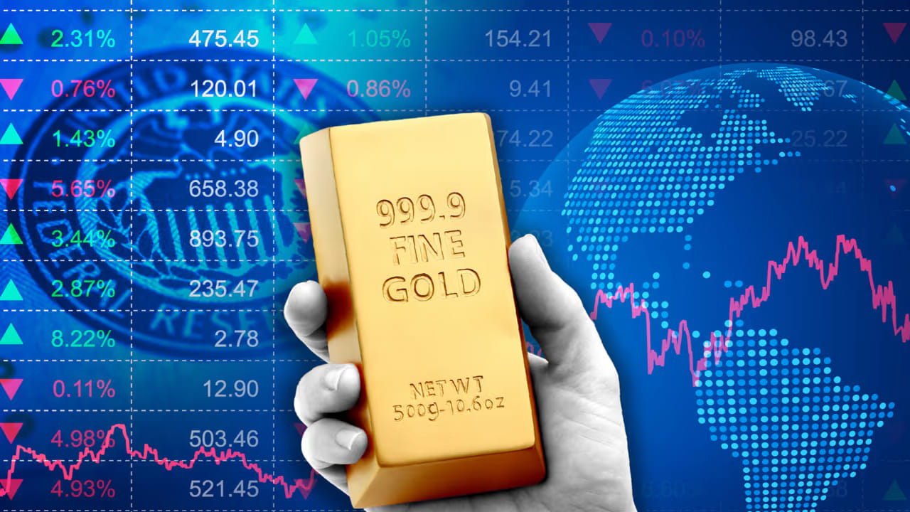 బంగారం ధర ఒకేసారి రూ.1530 తగ్గింది. హైదరాబాద్‌లో ప్రస్తుతం 10 గ్రాముల 24 క్యారెట్ల స్వచ్చమైన మేలిమి బంగారం రూ.1,54,910 పలుకుతోంది. ఉదయం ఈ ధర రూ.1,56,440గా ఉండగా.. గంటల వ్యవధిలోనే ఏకంగా రూ.1530 తగ్గింది. ఇక నగరంలో 22 క్యారెట్ల గోల్డ్ రేటు రూ.1,42,000గా కొనసాగుతోంది.
